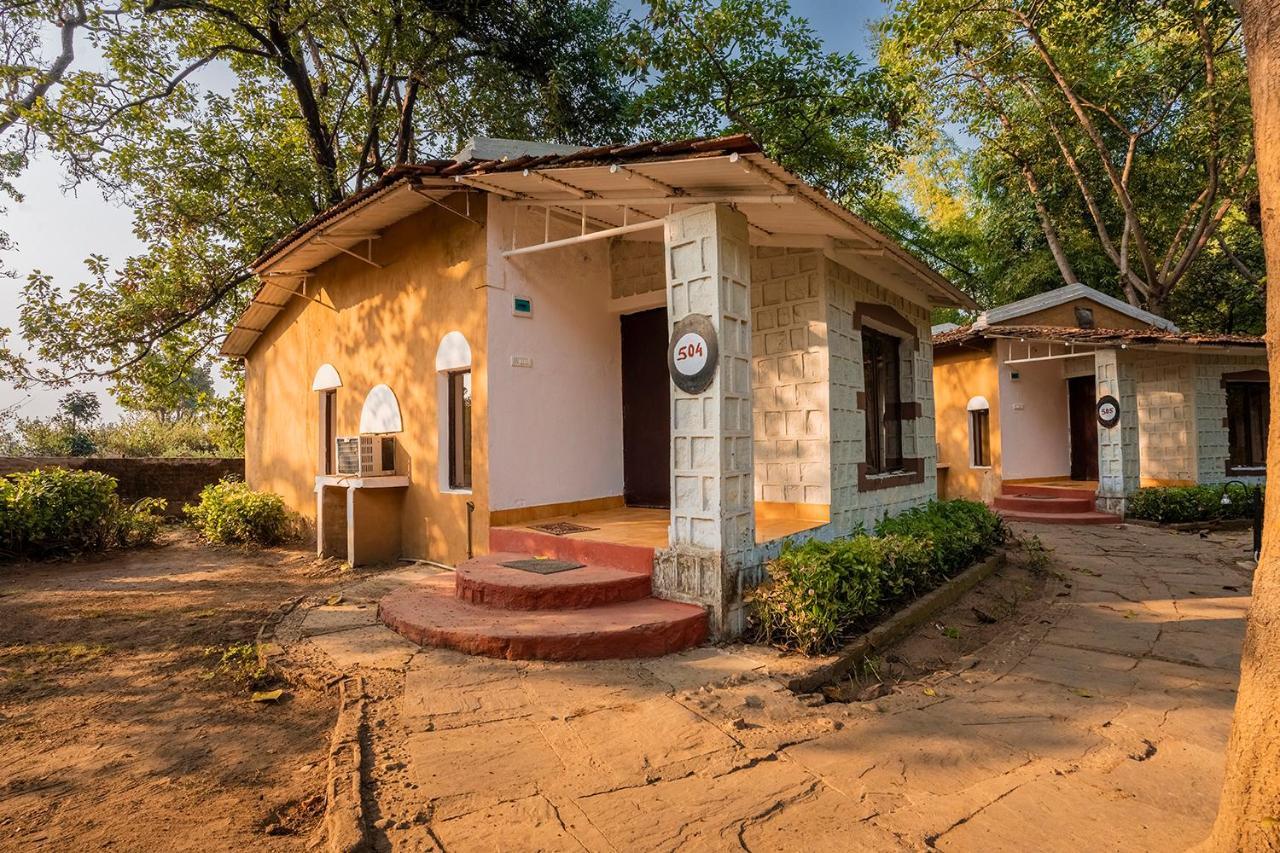 Jungle King Resort Kānha Екстериор снимка