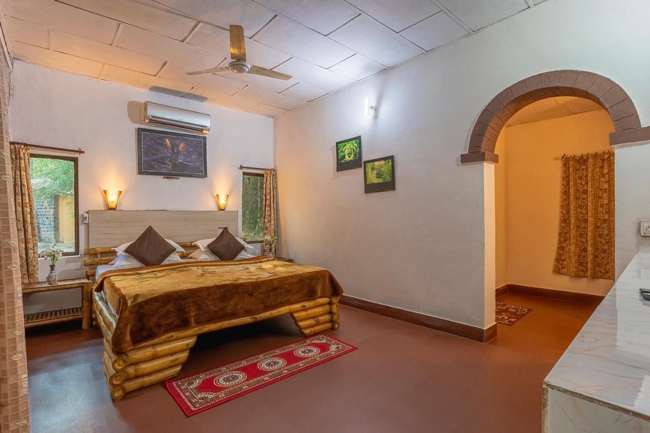 Jungle King Resort Kānha Екстериор снимка
