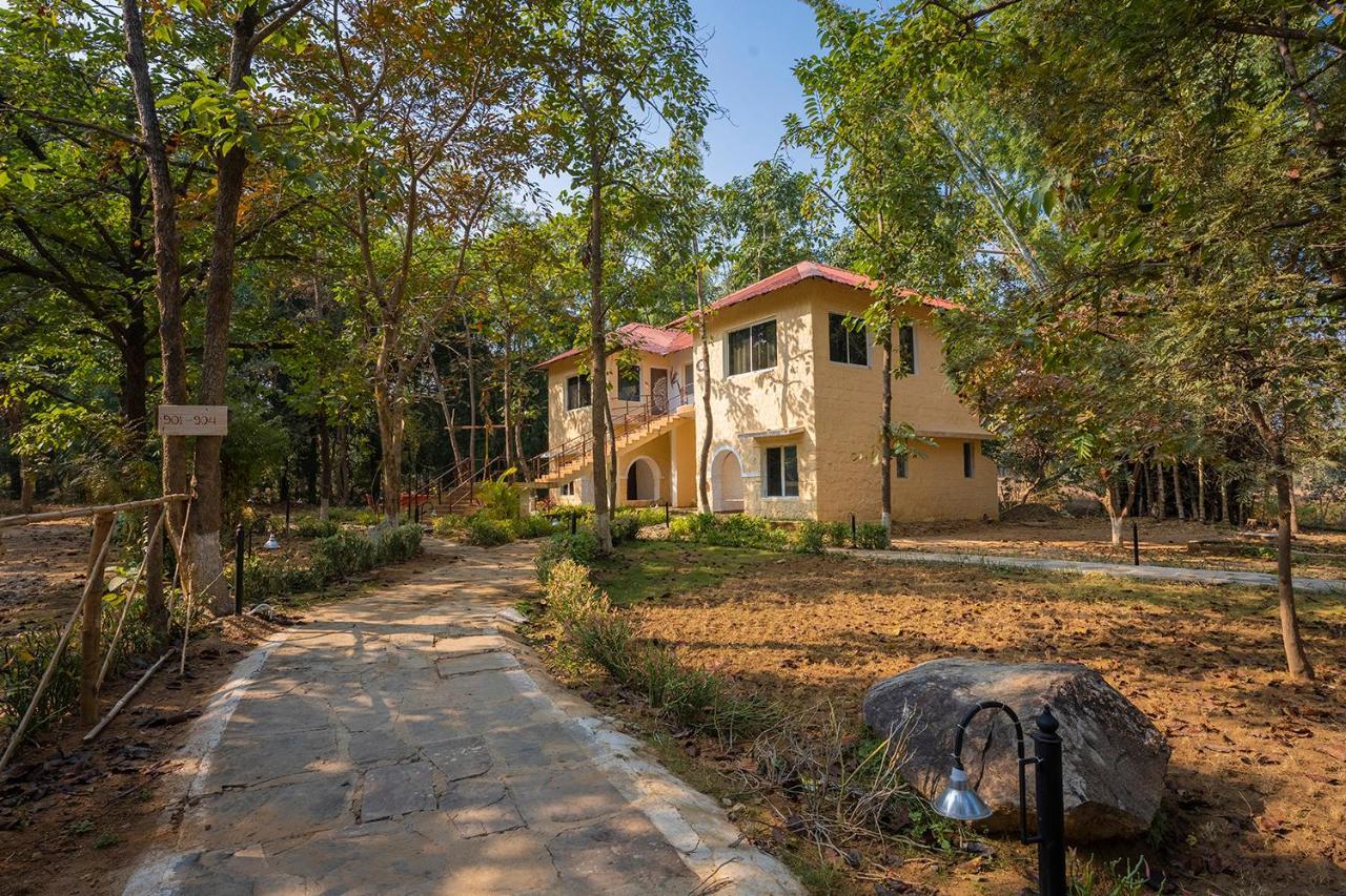 Jungle King Resort Kānha Екстериор снимка