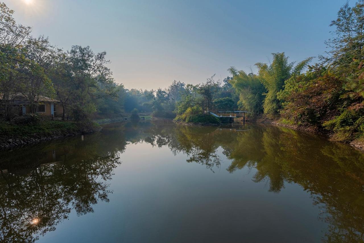 Jungle King Resort Kānha Екстериор снимка