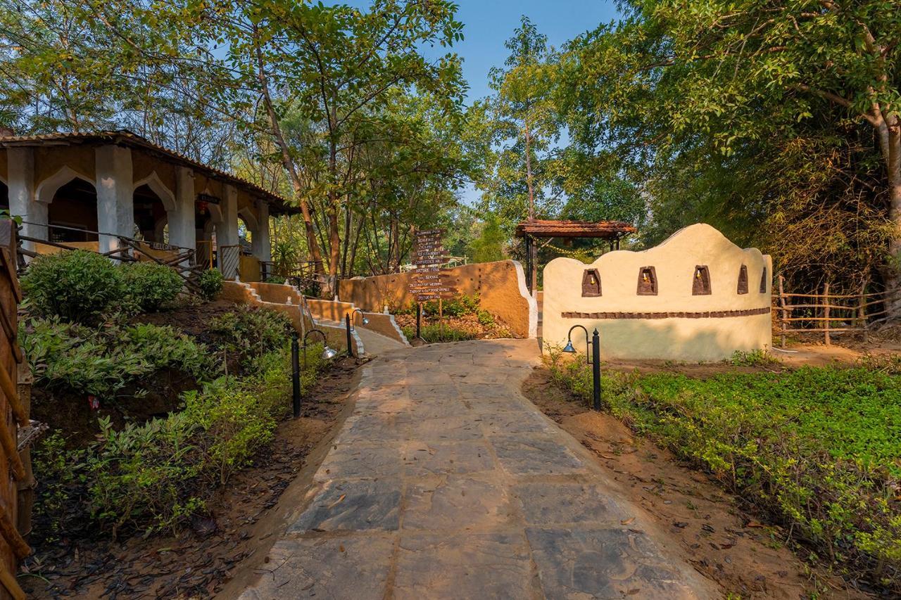Jungle King Resort Kānha Екстериор снимка