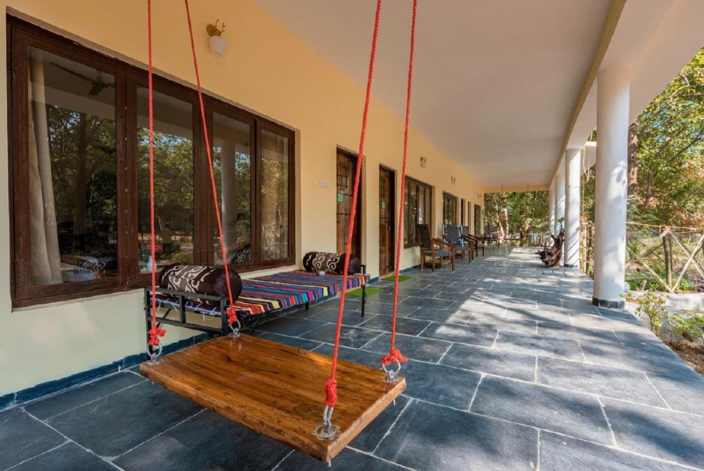 Jungle King Resort Kānha Екстериор снимка