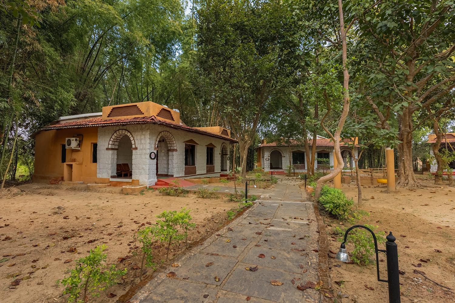 Jungle King Resort Kānha Екстериор снимка