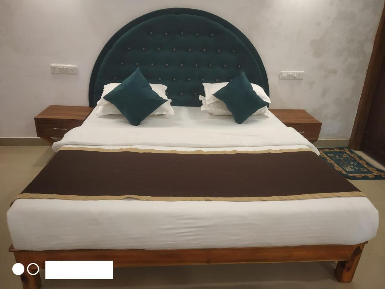 Jungle King Resort Kānha Екстериор снимка