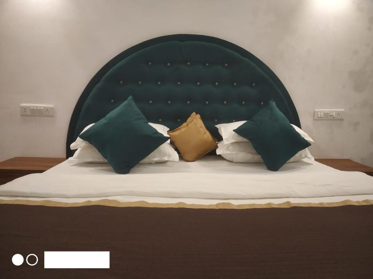 Jungle King Resort Kānha Екстериор снимка