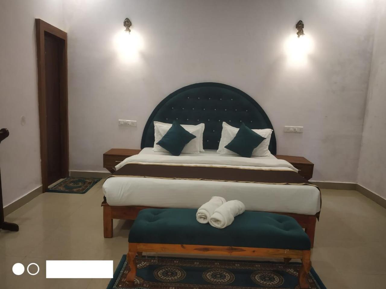 Jungle King Resort Kānha Екстериор снимка
