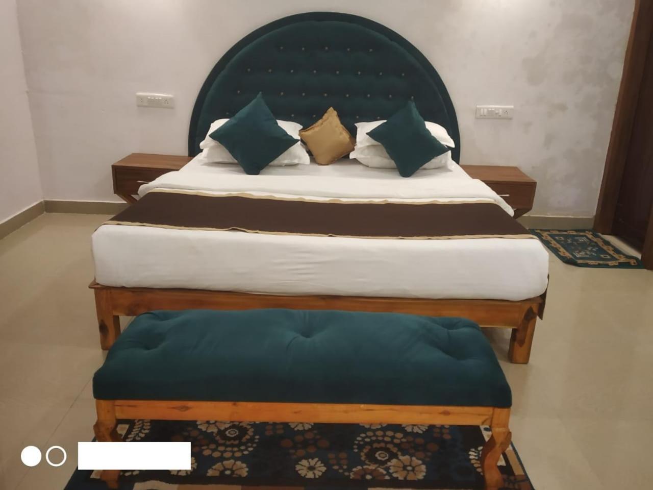 Jungle King Resort Kānha Екстериор снимка
