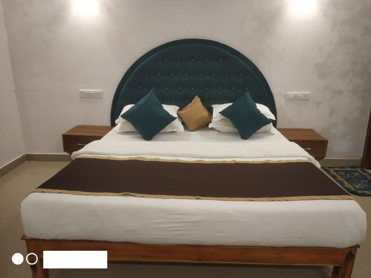 Jungle King Resort Kānha Екстериор снимка