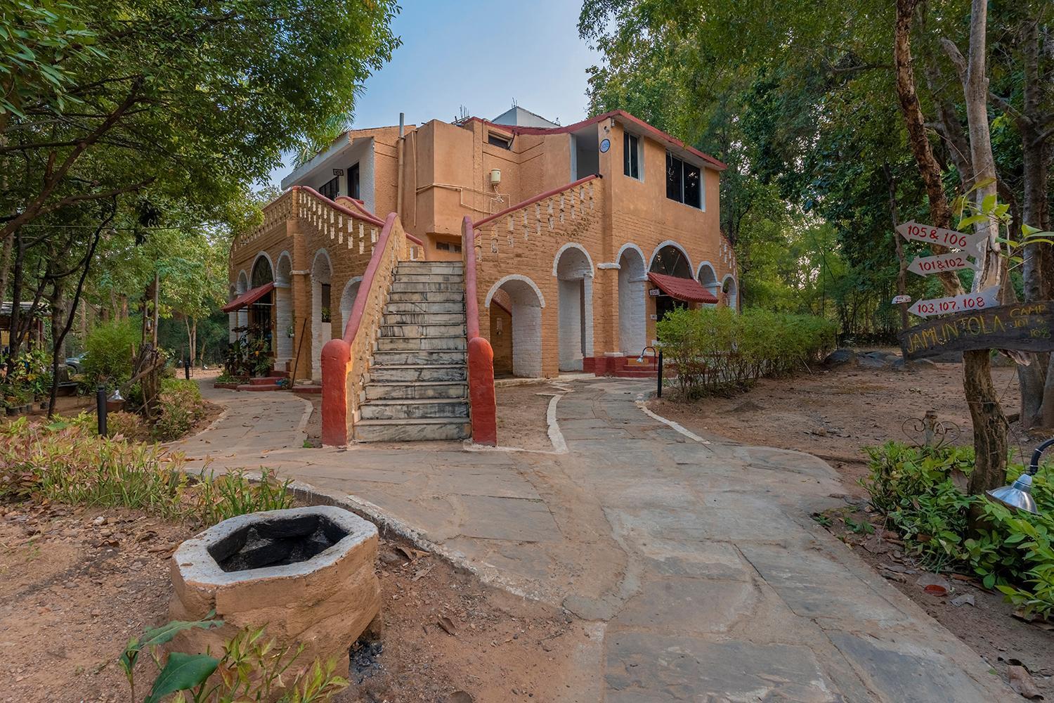 Jungle King Resort Kānha Екстериор снимка