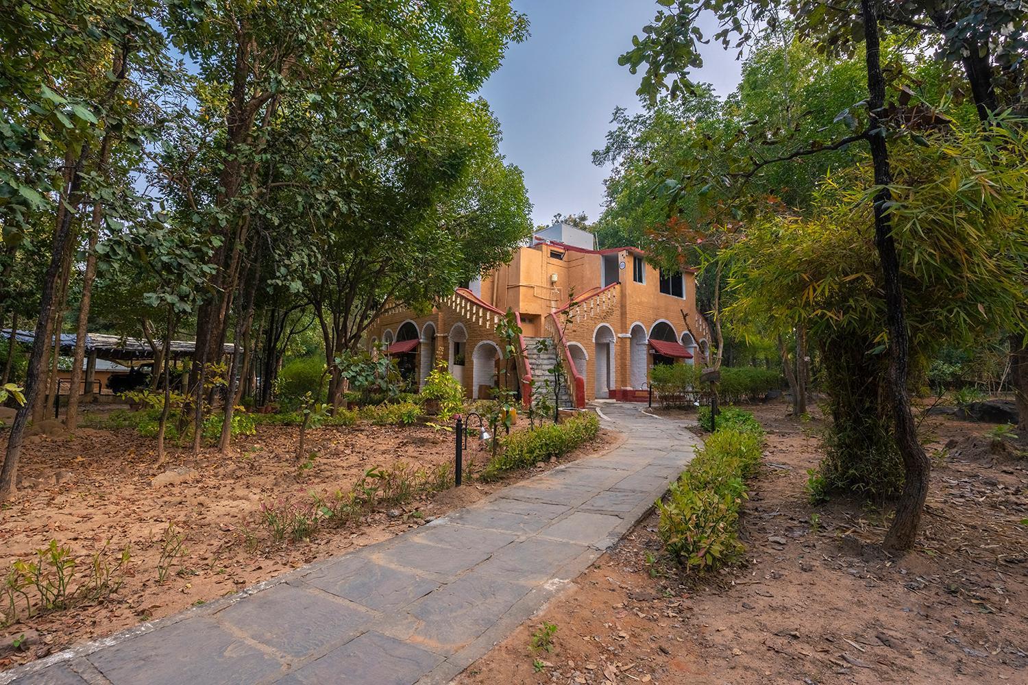 Jungle King Resort Kānha Екстериор снимка