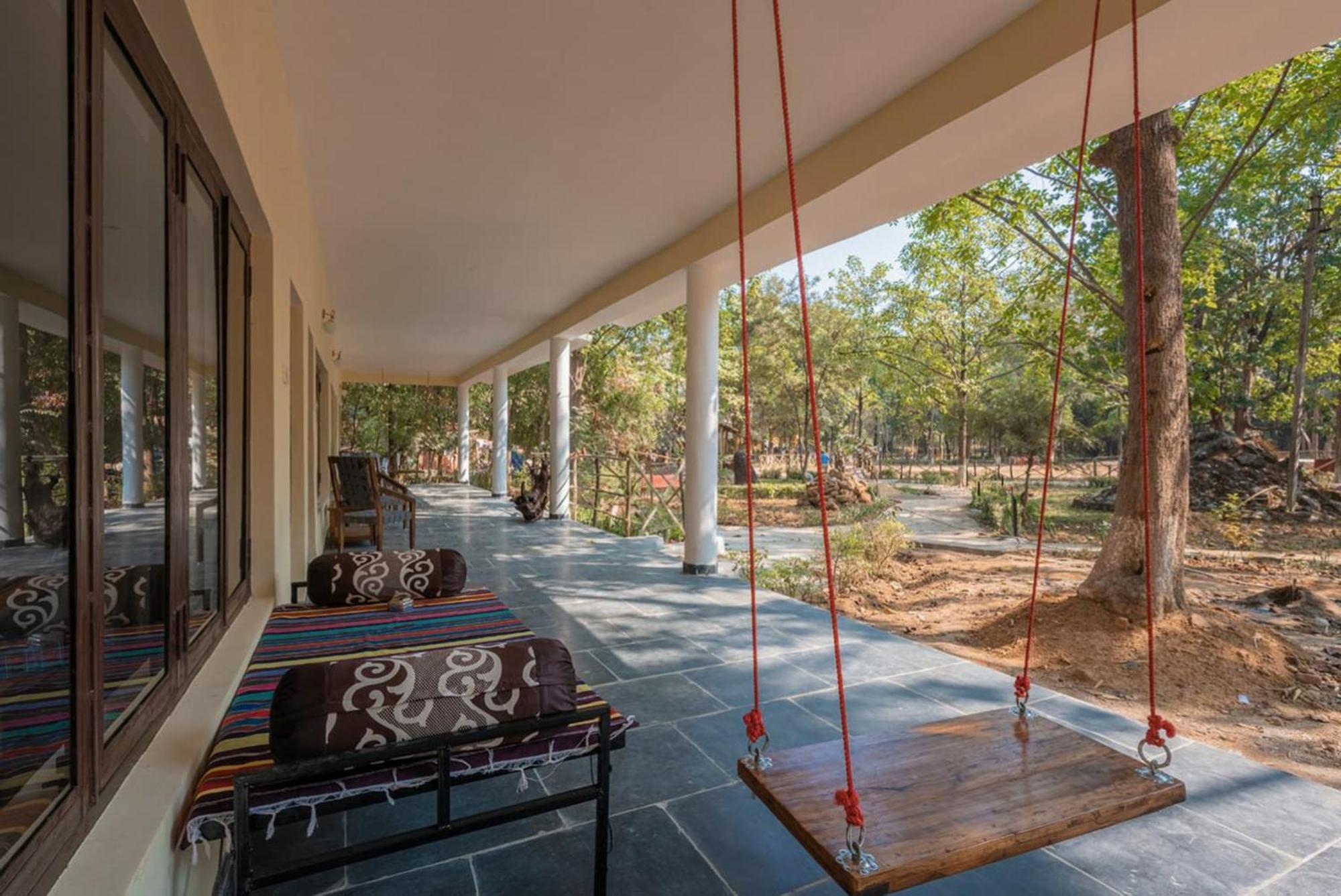 Jungle King Resort Kānha Екстериор снимка
